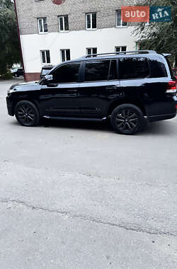 Внедорожник / Кроссовер Toyota Land Cruiser 2017 в 