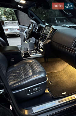 Внедорожник / Кроссовер Toyota Land Cruiser 2017 в 