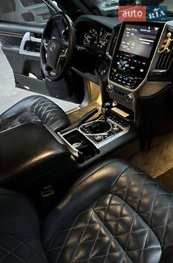 Внедорожник / Кроссовер Toyota Land Cruiser 2017 в 