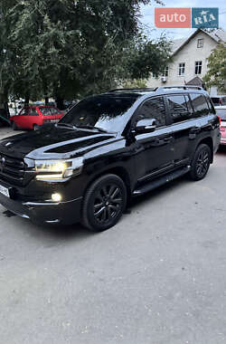 Внедорожник / Кроссовер Toyota Land Cruiser 2017 в 