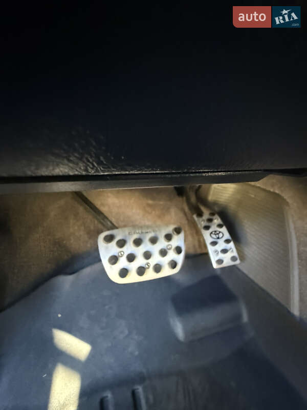 Позашляховик / Кросовер Toyota Land Cruiser 2011 в Києві