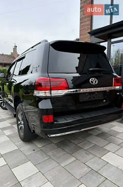 Внедорожник / Кроссовер Toyota Land Cruiser 2020 в 
