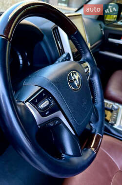 Внедорожник / Кроссовер Toyota Land Cruiser 2020 в 