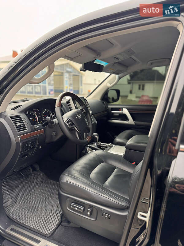 Позашляховик / Кросовер Toyota Land Cruiser 2019 в Чернівцях