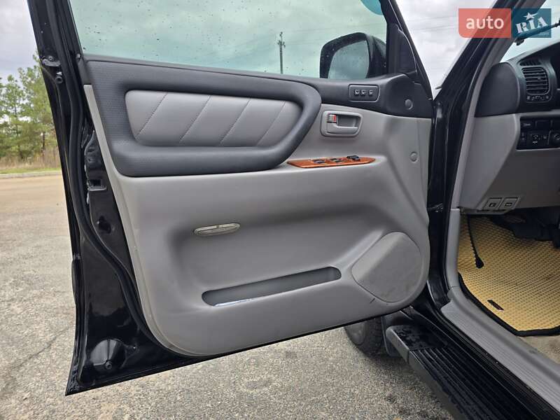 Позашляховик / Кросовер Toyota Land Cruiser 2004 в Малині