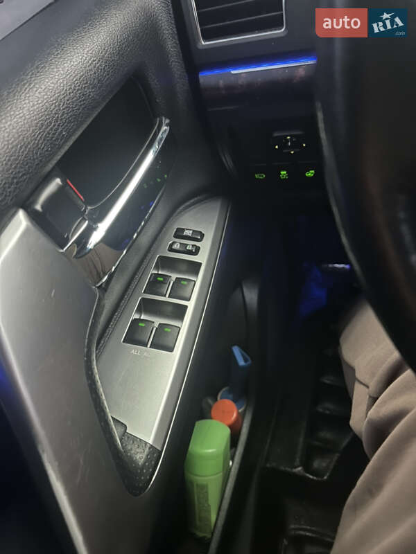 Внедорожник / Кроссовер Toyota Land Cruiser 2013 в Черкассах фото 20 Внедорожник / Кроссовер Toyota Land Cruiser 2013 в Черкассах