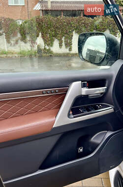 Внедорожник / Кроссовер Toyota Land Cruiser 2017 в 