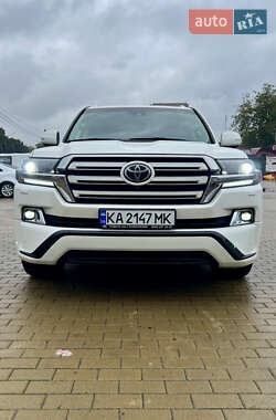 Внедорожник / Кроссовер Toyota Land Cruiser 2017 в 