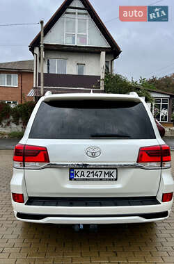Внедорожник / Кроссовер Toyota Land Cruiser 2017 в 