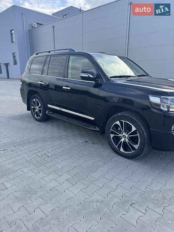 Внедорожник / Кроссовер Toyota Land Cruiser 2020 в 