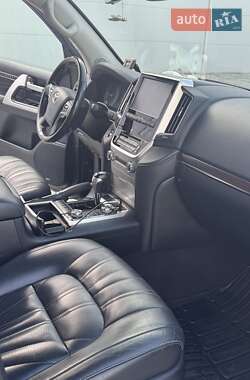 Внедорожник / Кроссовер Toyota Land Cruiser 2020 в 
