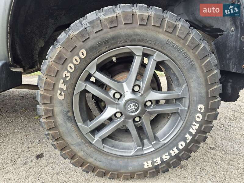 Внедорожник / Кроссовер Toyota Land Cruiser 2003 в Новомосковске