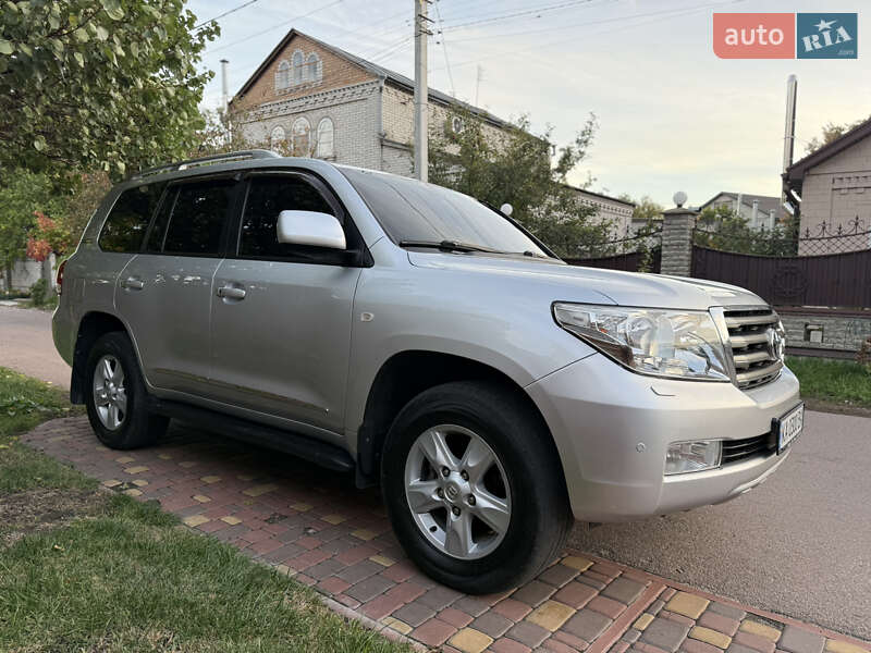 Toyota Land Cruiser 2011