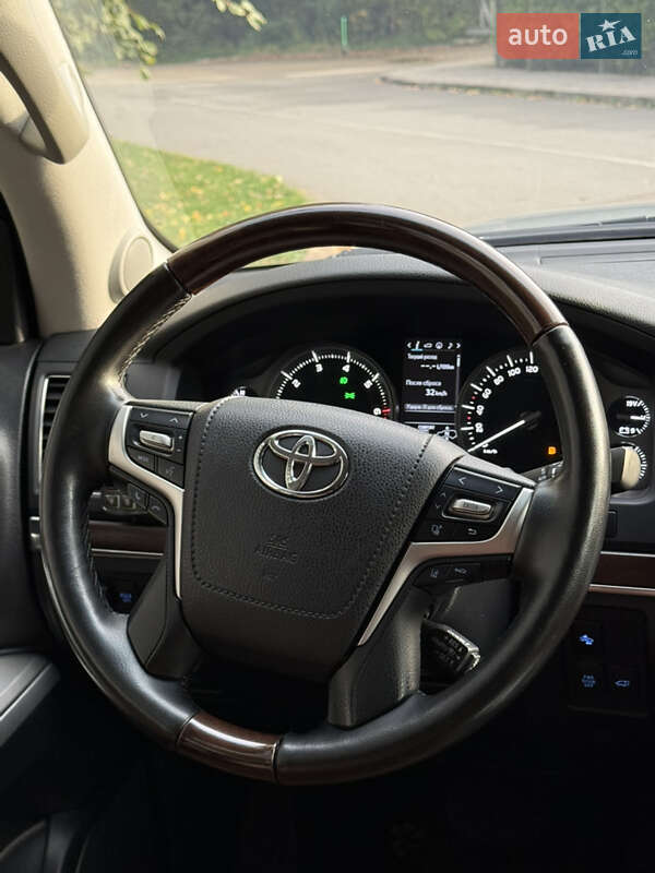 Внедорожник / Кроссовер Toyota Land Cruiser 2016 в Киеве