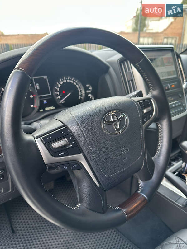Позашляховик / Кросовер Toyota Land Cruiser 2017 в Вінниці