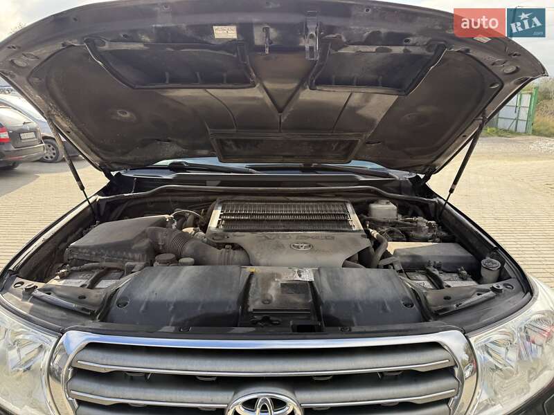 Позашляховик / Кросовер Toyota Land Cruiser 2011 в Тернополі
