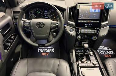 Внедорожник / Кроссовер Toyota Land Cruiser 2018 в 