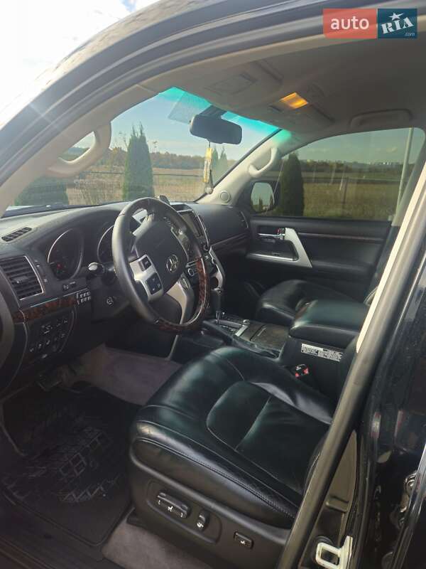 Внедорожник / Кроссовер Toyota Land Cruiser 2012 в Черновцах