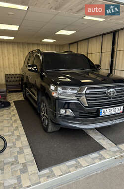 Внедорожник / Кроссовер Toyota Land Cruiser 2018 в 