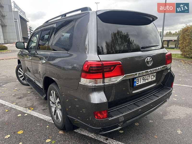 Внедорожник / Кроссовер Toyota Land Cruiser 2018 в Киеве фото 7 Внедорожник / Кроссовер Toyota Land Cruiser 2018 в Киеве
