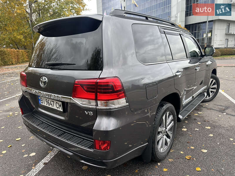 Внедорожник / Кроссовер Toyota Land Cruiser 2018 в Киеве фото 22 Внедорожник / Кроссовер Toyota Land Cruiser 2018 в Киеве