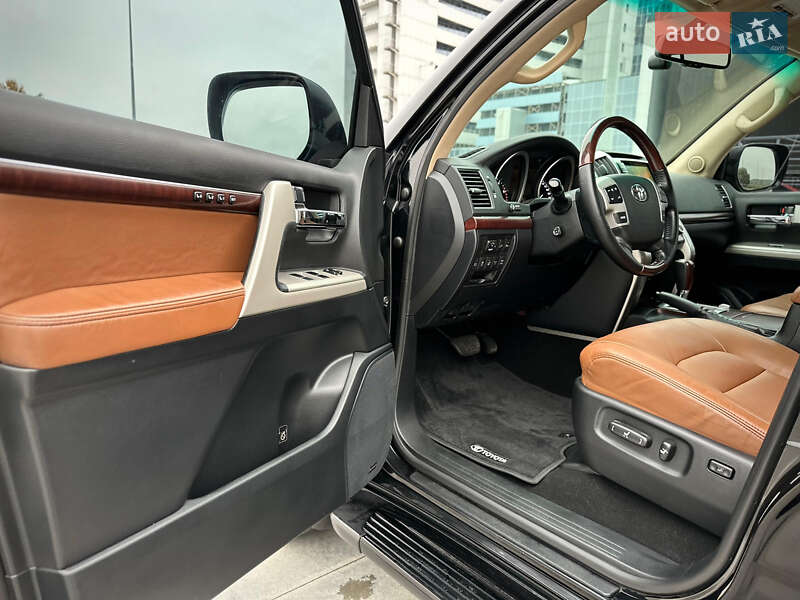 Внедорожник / Кроссовер Toyota Land Cruiser 2014 в Киеве