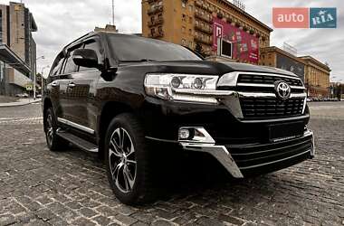 Внедорожник / Кроссовер Toyota Land Cruiser 2020 в 