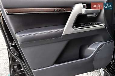 Внедорожник / Кроссовер Toyota Land Cruiser 2020 в 