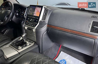 Внедорожник / Кроссовер Toyota Land Cruiser 2017 в 