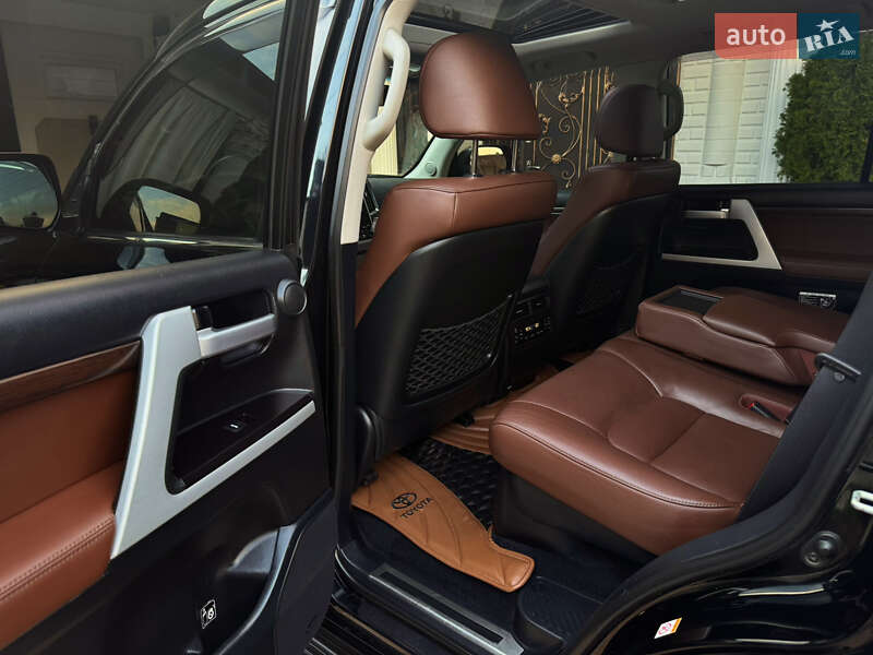 Внедорожник / Кроссовер Toyota Land Cruiser 2017 в Днепре