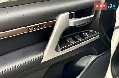 Внедорожник / Кроссовер Toyota Land Cruiser 2019 в 