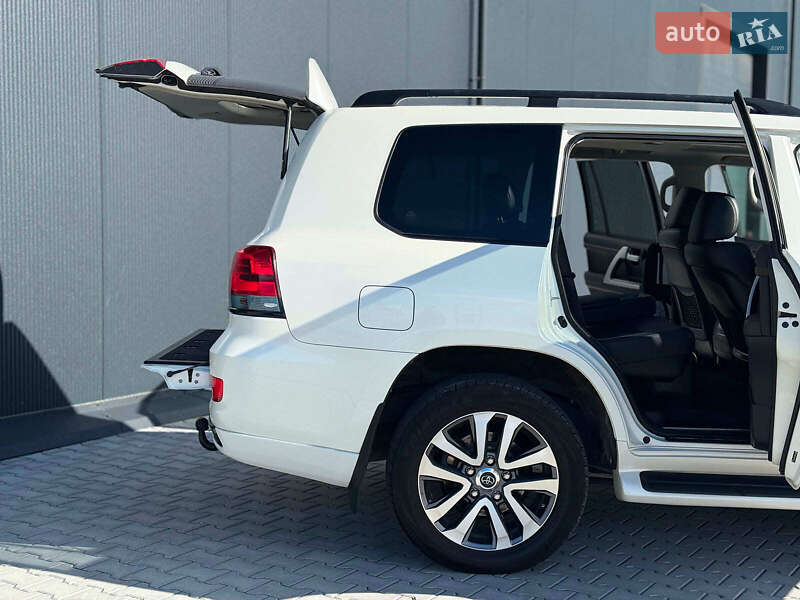 Внедорожник / Кроссовер Toyota Land Cruiser 2016 в Львове