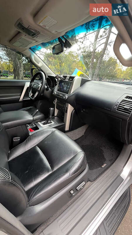 Внедорожник / Кроссовер Toyota Land Cruiser 2010 в Николаеве