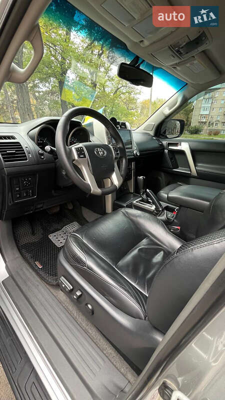 Внедорожник / Кроссовер Toyota Land Cruiser 2010 в Николаеве