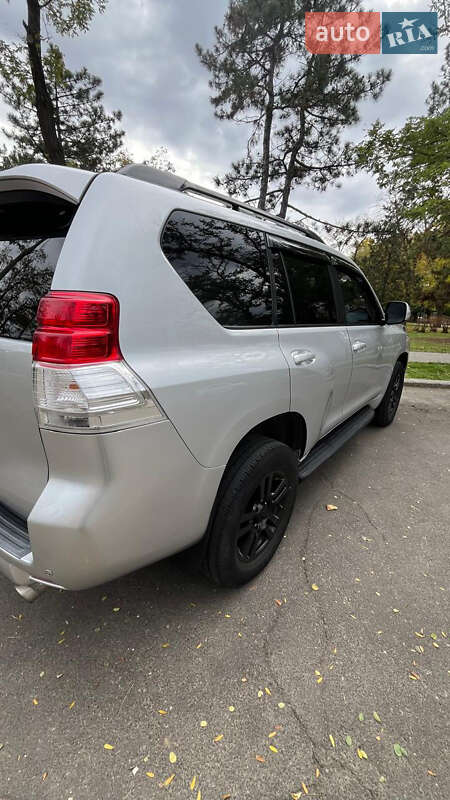 Внедорожник / Кроссовер Toyota Land Cruiser 2010 в Николаеве