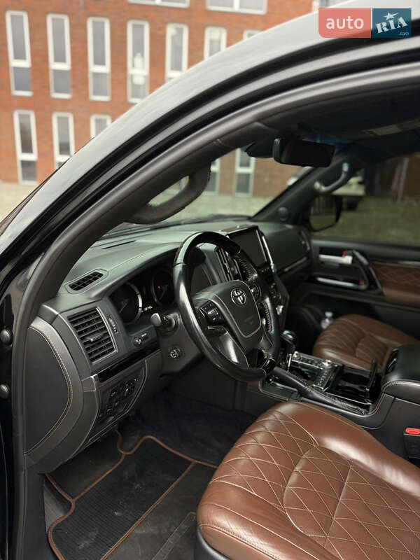 Внедорожник / Кроссовер Toyota Land Cruiser 2017 в Днепре