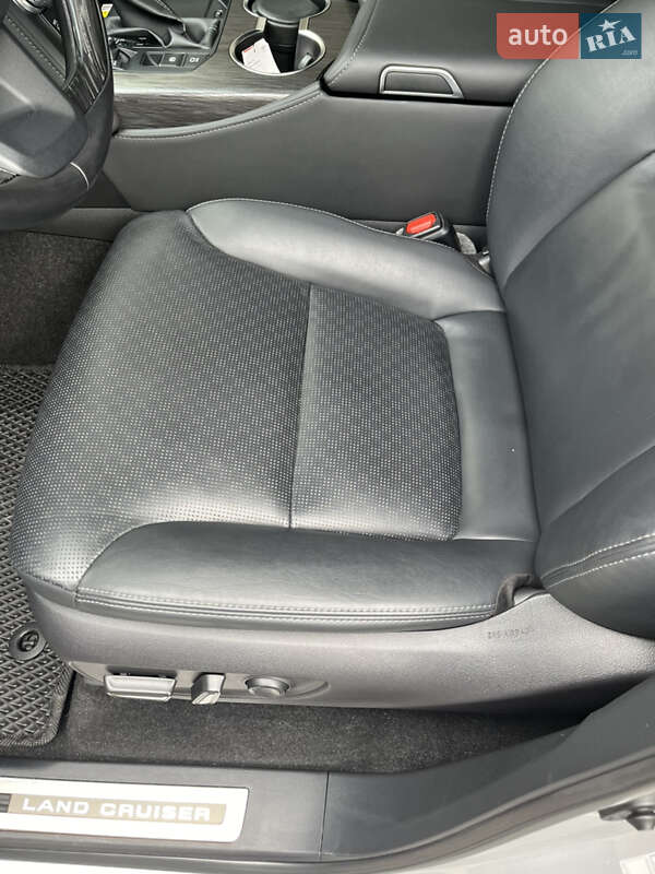 Внедорожник / Кроссовер Toyota Land Cruiser 2021 в Киеве фото 10 Внедорожник / Кроссовер Toyota Land Cruiser 2021 в Киеве