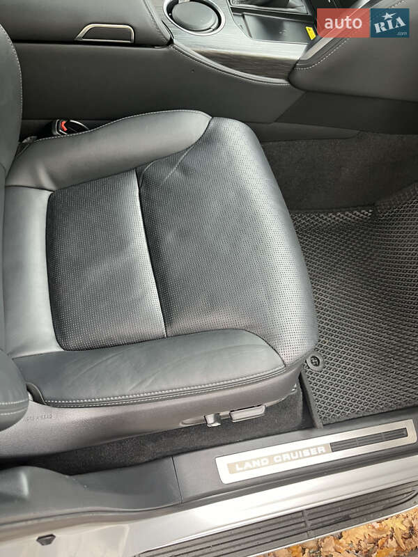 Внедорожник / Кроссовер Toyota Land Cruiser 2021 в Киеве фото 17 Внедорожник / Кроссовер Toyota Land Cruiser 2021 в Киеве