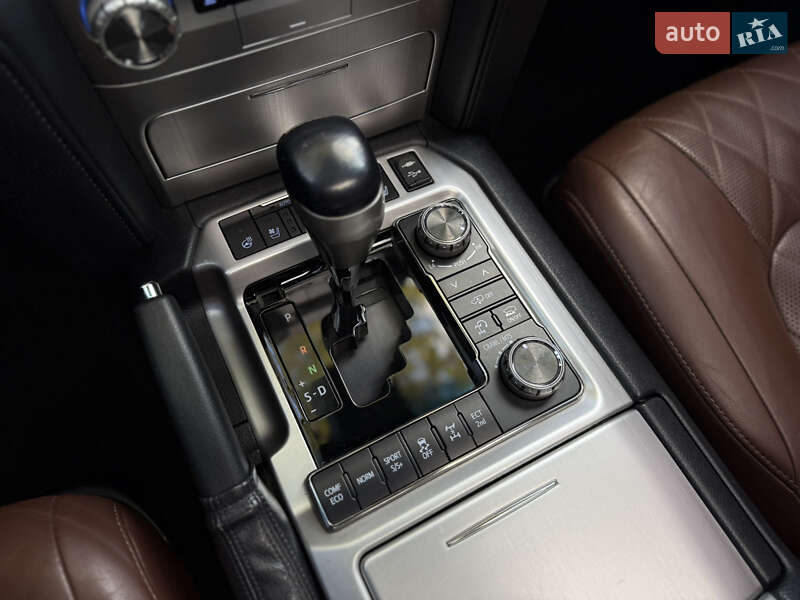 Внедорожник / Кроссовер Toyota Land Cruiser 2016 в Львове фото 39 Внедорожник / Кроссовер Toyota Land Cruiser 2016 в Львове