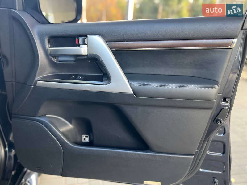 Позашляховик / Кросовер Toyota Land Cruiser 2016 в Дніпрі фото 25 Позашляховик / Кросовер Toyota Land Cruiser 2016 в Дніпрі