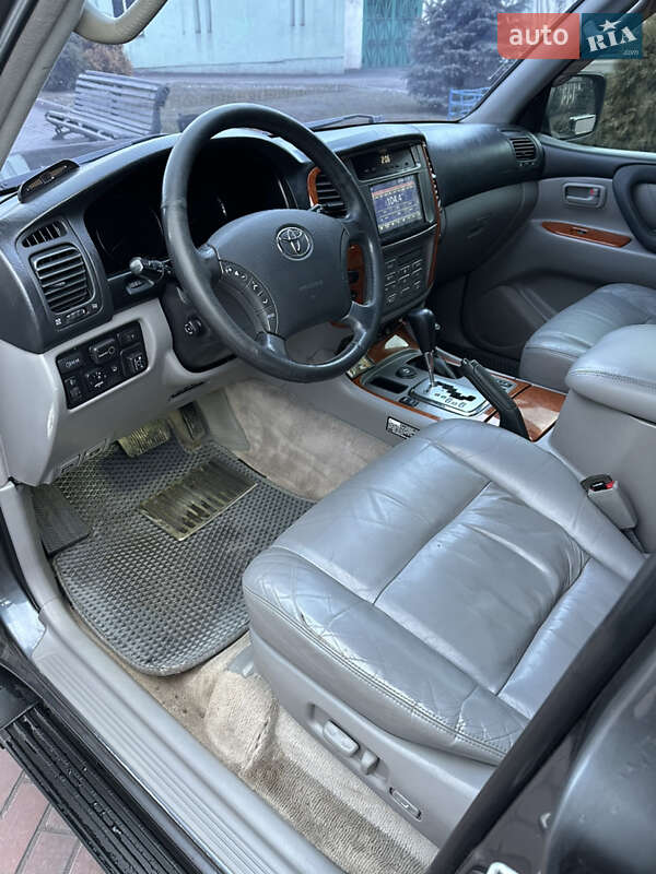 Позашляховик / Кросовер Toyota Land Cruiser 2004 в Дніпрі