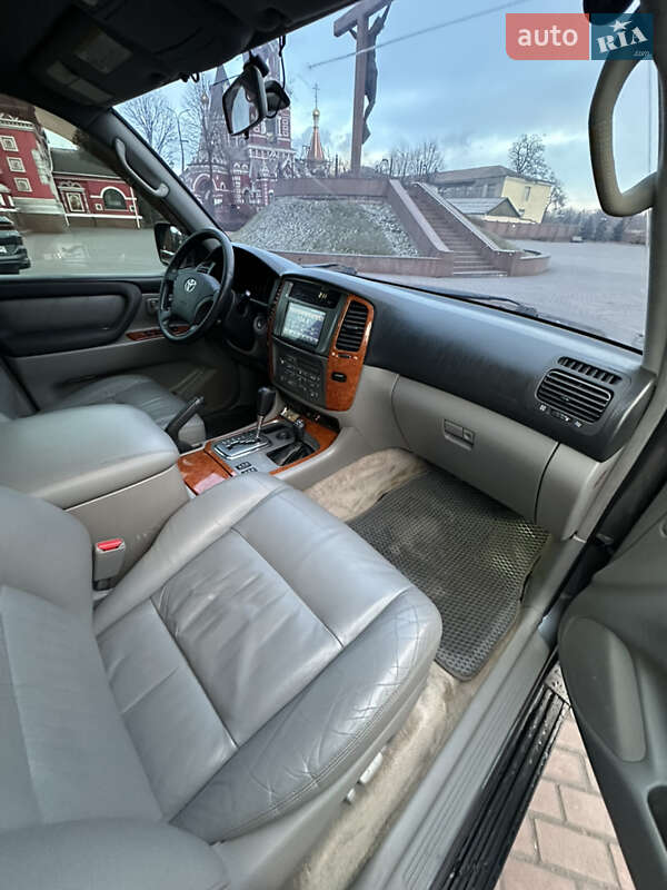 Позашляховик / Кросовер Toyota Land Cruiser 2004 в Дніпрі