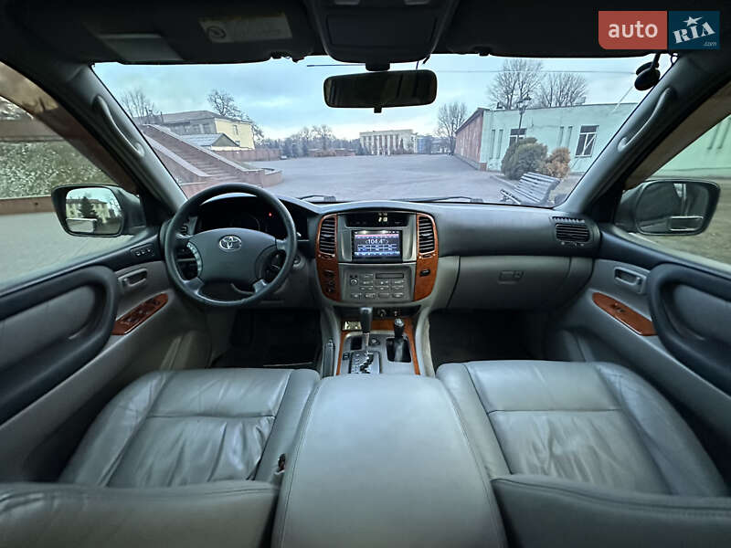 Позашляховик / Кросовер Toyota Land Cruiser 2004 в Дніпрі