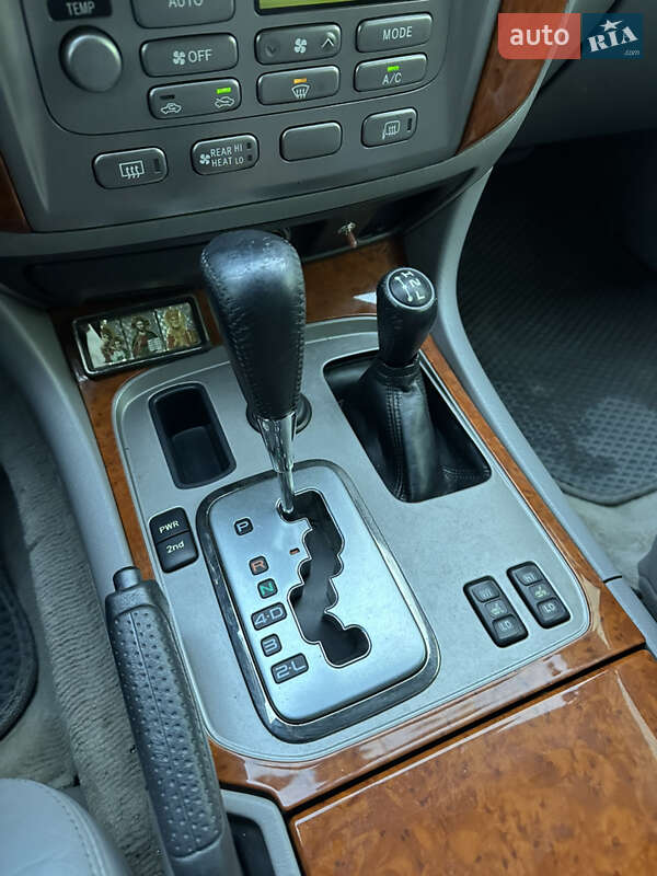 Позашляховик / Кросовер Toyota Land Cruiser 2004 в Дніпрі