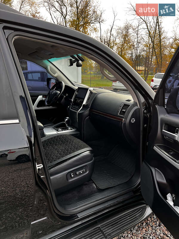 Позашляховик / Кросовер Toyota Land Cruiser 2015 в Черкасах фото 15 Позашляховик / Кросовер Toyota Land Cruiser 2015 в Черкасах