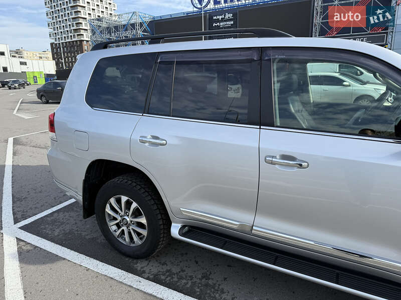 Внедорожник / Кроссовер Toyota Land Cruiser 2017 в Киеве фото 9 Внедорожник / Кроссовер Toyota Land Cruiser 2017 в Киеве