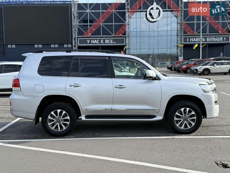 Внедорожник / Кроссовер Toyota Land Cruiser 2017 в Киеве фото 20 Внедорожник / Кроссовер Toyota Land Cruiser 2017 в Киеве