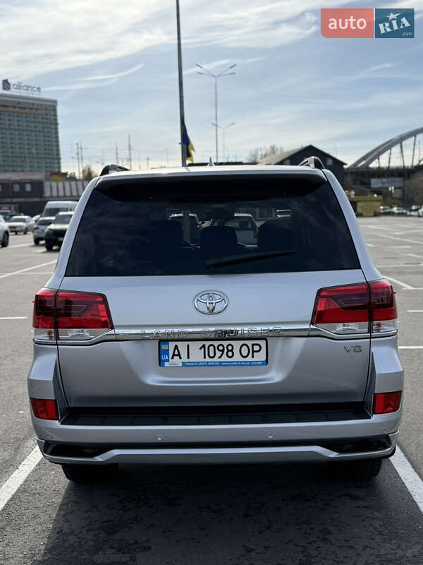 Внедорожник / Кроссовер Toyota Land Cruiser 2017 в Киеве фото 26 Внедорожник / Кроссовер Toyota Land Cruiser 2017 в Киеве