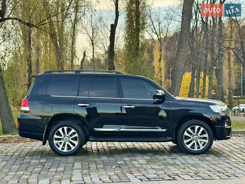 Внедорожник / Кроссовер Toyota Land Cruiser 2018 в Киеве