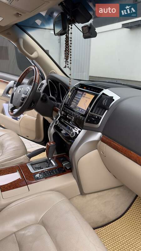 Внедорожник / Кроссовер Toyota Land Cruiser 2012 в Киеве фото 12 Внедорожник / Кроссовер Toyota Land Cruiser 2012 в Киеве